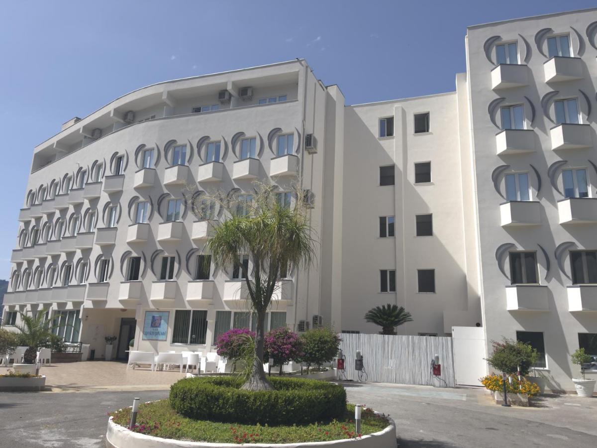 Capo Skino Park 3*